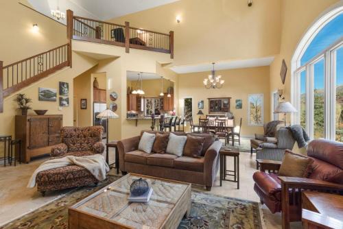 Ouray House | 1558 Hinkson Terrace