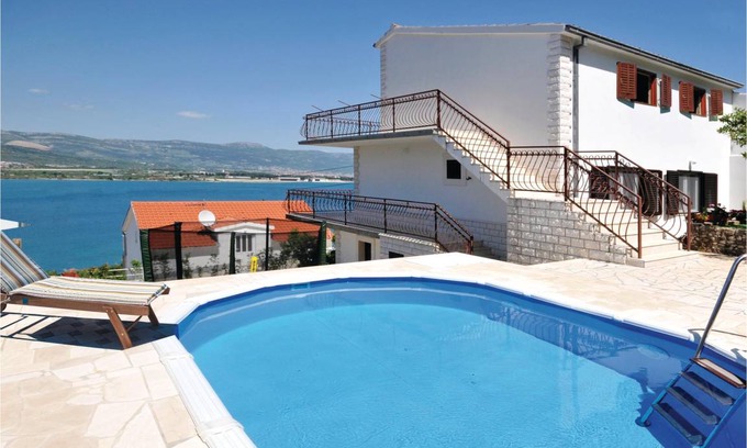 Municipality of Trogir House | 156 m² Maisonette ∙ 4 bedrooms ∙ 10 guests