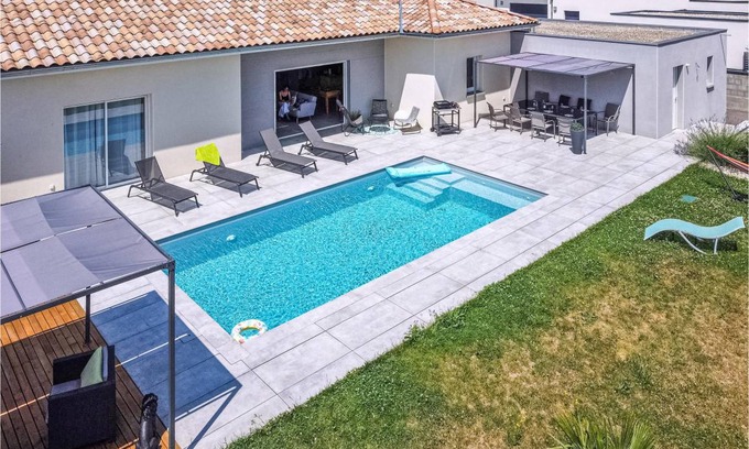Pont-Eveque House | 157 m² House ∙ 4 bedrooms ∙ 6 guests