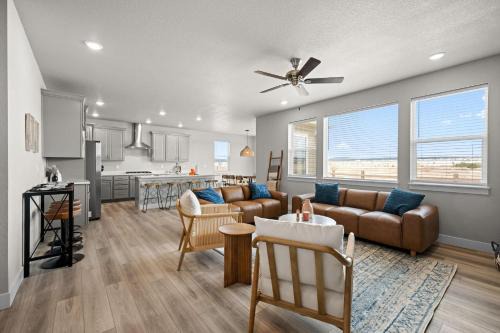 Monument House | 15754 Little Bluestem Rd