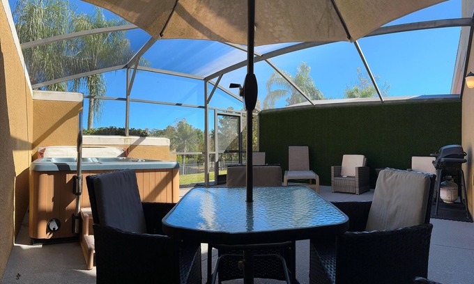 Sunset Lakes Condo | 15min Disney Universal 2BR/2BH Encantada Hot tub
