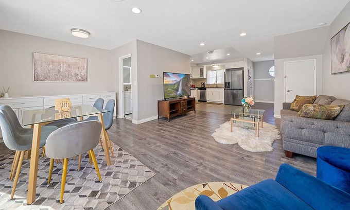 Northwest Anaheim House | 15min to Disneyland|1Min to Knotts Berry Farm