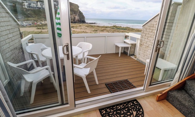 Porthtowan Cottage | 16 SEASPRAY, pet friendly, country holiday cottage in Porthtowan