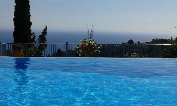Pelekas Villa | 160 m² Villa ∙ 3 bedrooms ∙ 8 guests
