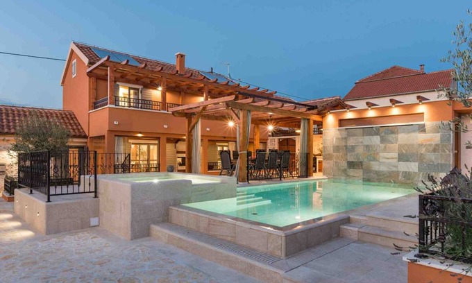Bicine Villa | 160 m² Villa ∙ 3 bedrooms ∙ 6 guests