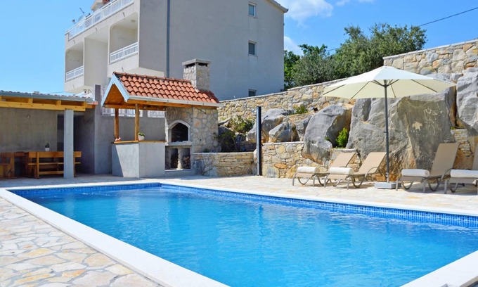 Kastel Kambelovac Apartment | 162 m² Apartment ∙ 3 bedrooms ∙ 8 guests