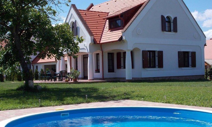 Nagyvazsony House | 162 m² House ∙ 5 bedrooms ∙ 17 guests