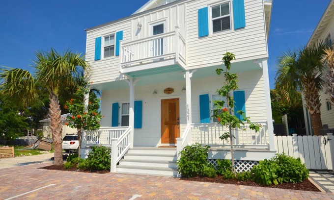 Uptown - Upper Duval House | 163 m² House ∙ 4 bedrooms ∙ 8 guests