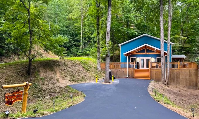 Gatlinburg - Pigeon Forge Cottage | 165 m² Cabin ∙ 3 bedrooms ∙ 10 guests