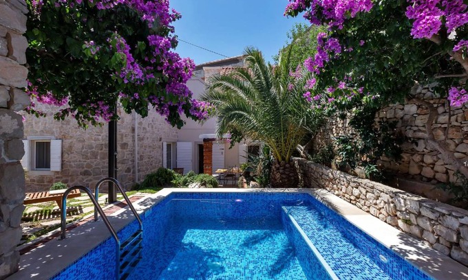 Sutivan House | 165 m² House ∙ 3 bedrooms ∙ 6 guests