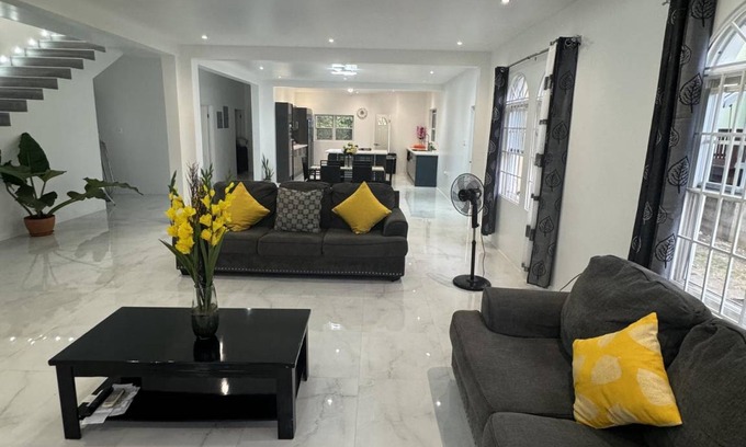 Greenwich Park Villa | 165 m² Villa ∙ 4 bedrooms ∙ 12 guests