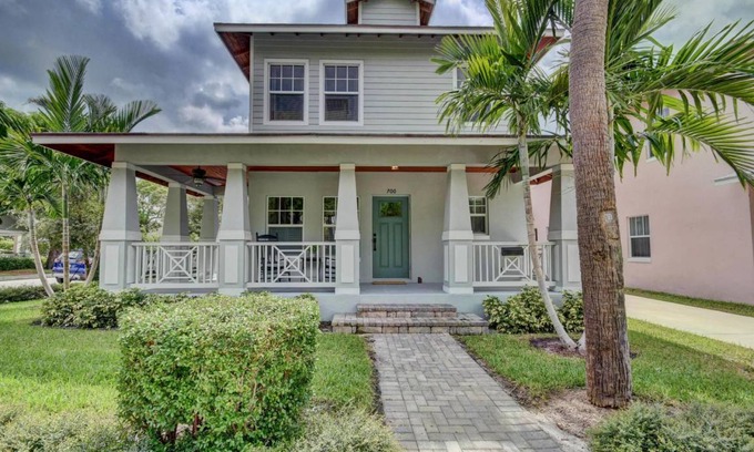 Grandview Heights House | 167 m² House ∙ 3 bedrooms ∙ 6 guests