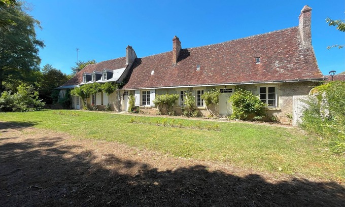 Saint-Etienne-de-Chigny House | 16th century priory, sleeps 11, large enclosed garden, near the Loire chateaux