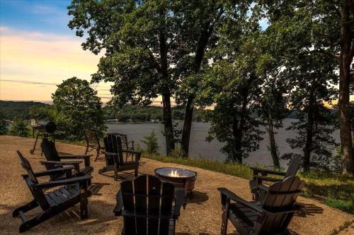 Gravois Mills House | 17 Lakefront Acres, Private Dock, Firepit, Pool Table, Kayaks, Fishing