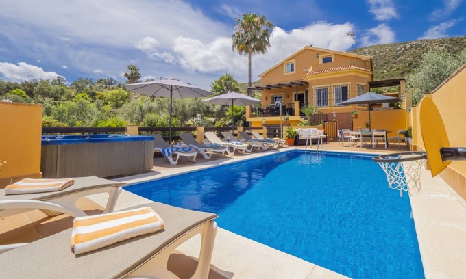 Cartama Cottage | 170 m² Cabin ∙ 4 bedrooms ∙ 13 guests