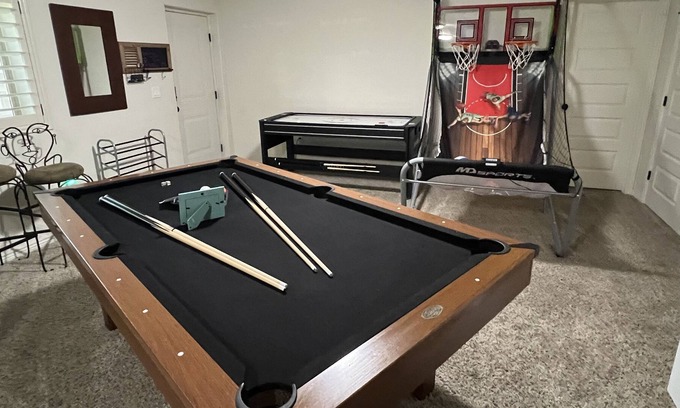 West Haven House | 1700 ft.² private basement to yourself private entry. CLEAN!