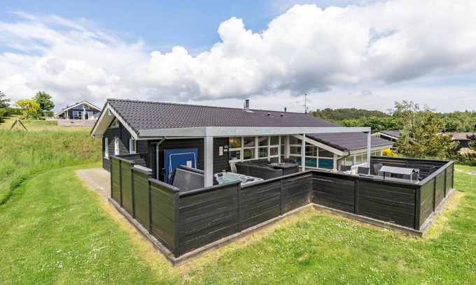 Lyngsbæk Strand House | 173 m² House ∙ 5 bedrooms ∙ 12 guests