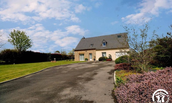 Romagne House | 175 m² Gîte ∙ 6 bedrooms ∙ 14 guests
