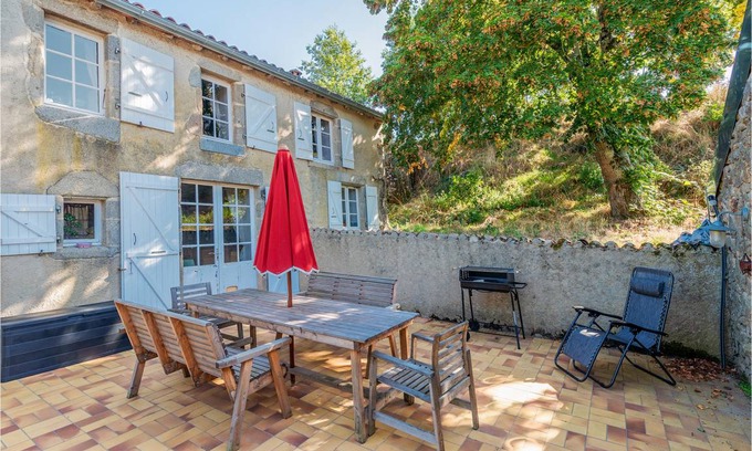 La Coudre House | 175 m² House ∙ 4 bedrooms ∙ 12 guests