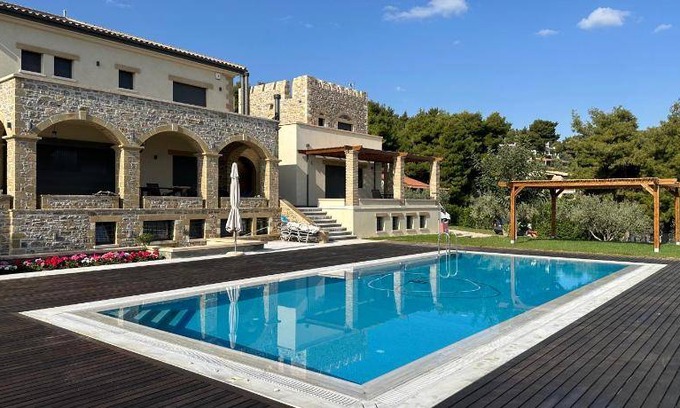 Oropos Villa | 178 m² Villa ∙ 2 bedrooms ∙ 10 guests