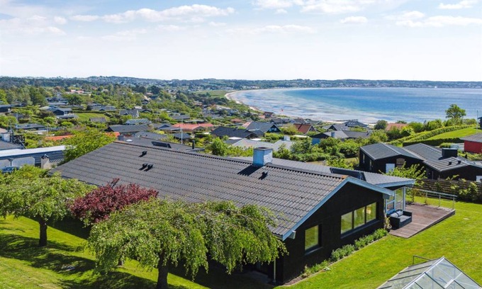 Egsmark Strand House | 179 m² House ∙ 4 bedrooms ∙ 8 guests