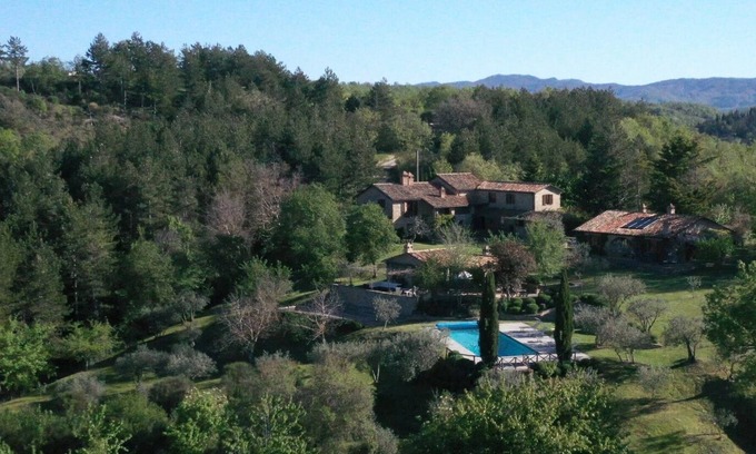 Citta di Castello Villa | 17th Century villa with six beds and baths, pool & complete privacy