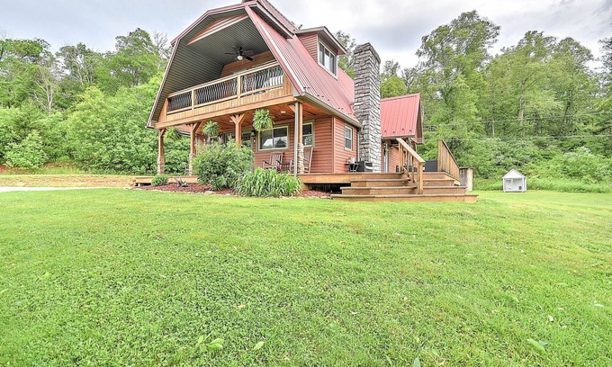 Abingdon House | 18 acres of pure beauty mix of woods and pasture!
