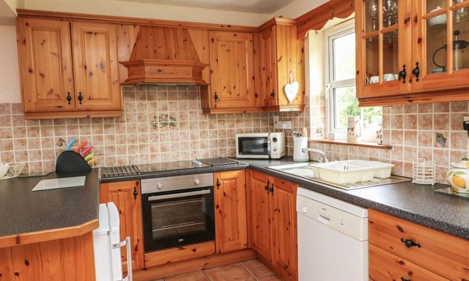 Glengarriff Cottage | 18 Dalewood