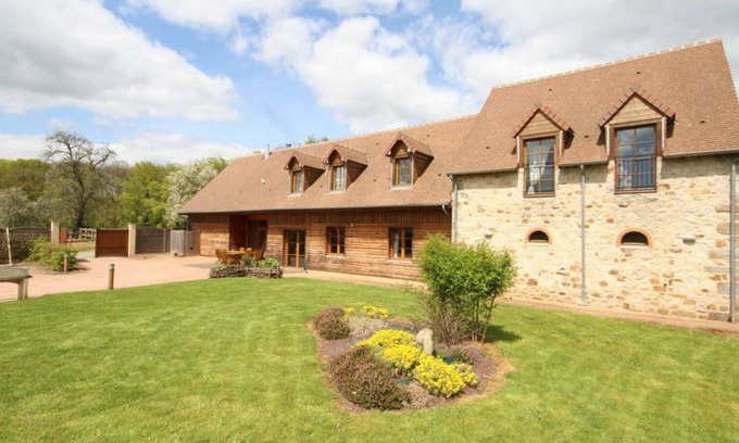 Juvigny-sous-Andaine Cottage | 180 m² Cabin ∙ 5 bedrooms ∙ 12 guests