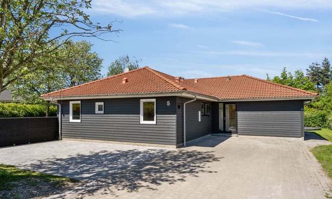 Bønnerup Strand House | 180 m² House ∙ 5 bedrooms ∙ 12 guests