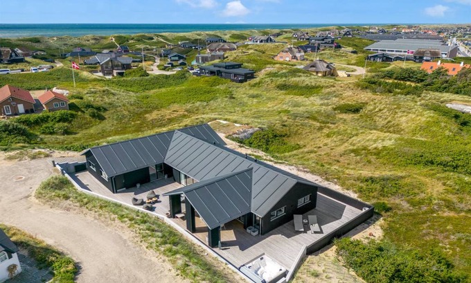 Sondervig House | 180 m² House ∙ 4 bedrooms ∙ 12 guests