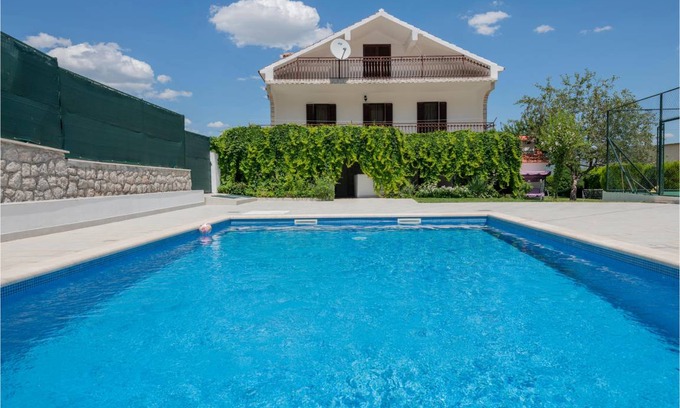 Runovici House | 180 m² House ∙ 4 bedrooms ∙ 10 guests