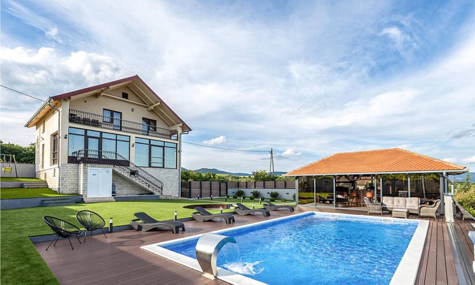 Velika House | 180 m² House ∙ 4 bedrooms ∙ 8 guests