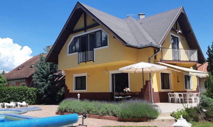 Zamardi House | 180 m² House ∙ 6 bedrooms ∙ 21 guests