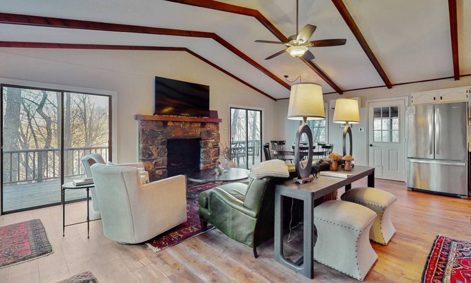 Brevard Cabin | 181 m² Cabin ∙ 4 bedrooms ∙ 10 guests