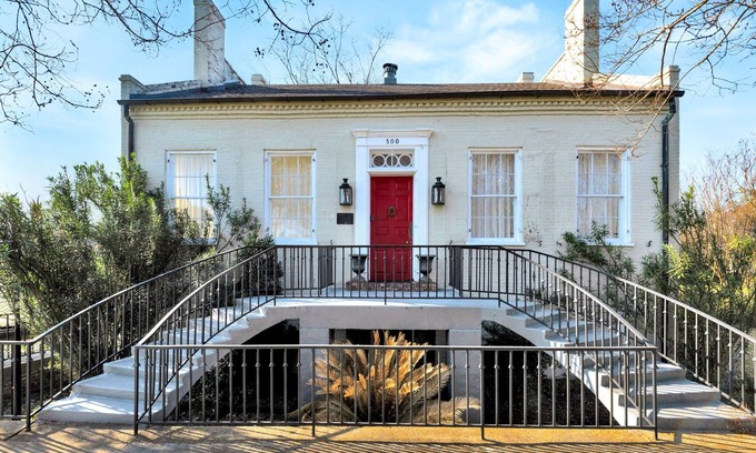 Natchez House | 1835 Wilkins Townhouse | 3/3 | Walk to Downtown