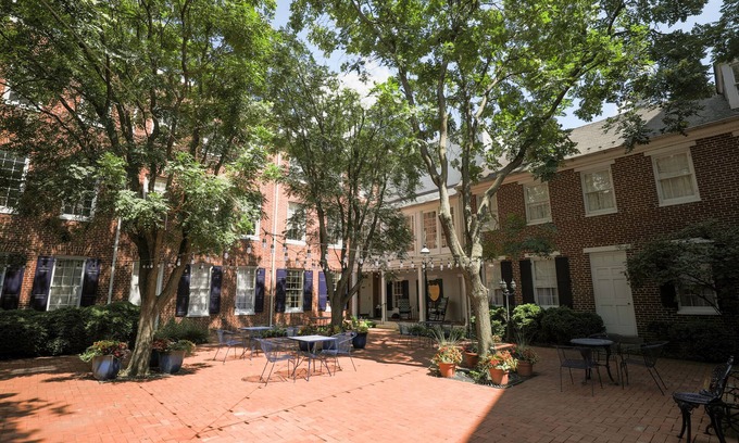 Downtown Baltimore Bed & Breakfast | 1840s Carrollton Inn