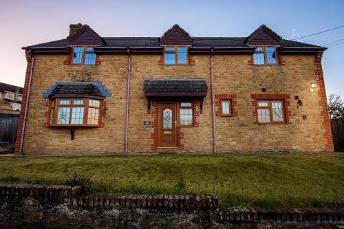 Brympton House | 186 m² House ∙ 4 bedrooms ∙ 8 guests