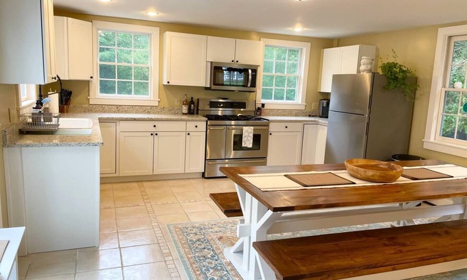 Madison House | 1860's Colonial House Near Downtown and Beaches!