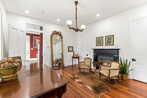 Natchez House | 1864 Little Brick - 1 Bed, 1 Bath, Full Kitchen, Pet Friendly with fee, Washer & Dryer
