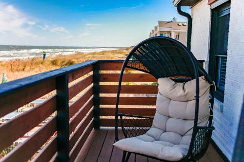 Cottage Line Apartment | 1866 EOV Beach Suite
