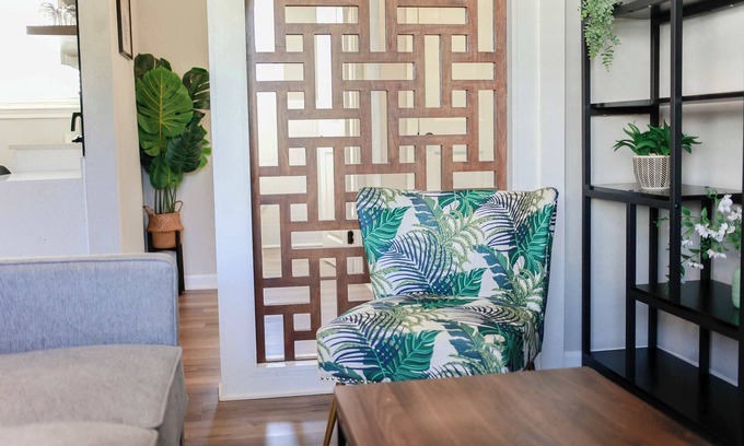 Cottage Line Apartment | 1866 EOV Wave Suite S