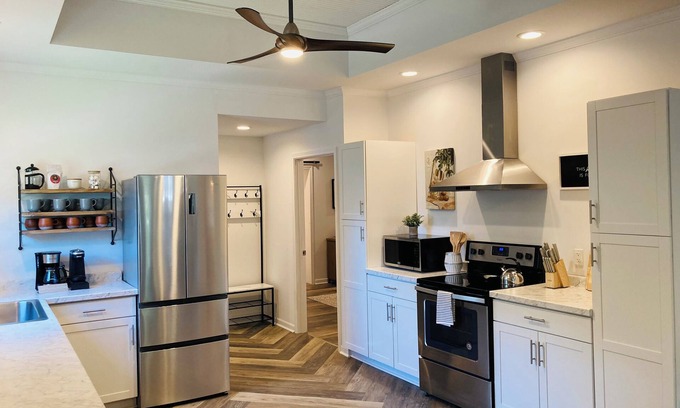 Owensboro House | 1895 House: Renovated historic home, inviting front porch, charming neighborhood