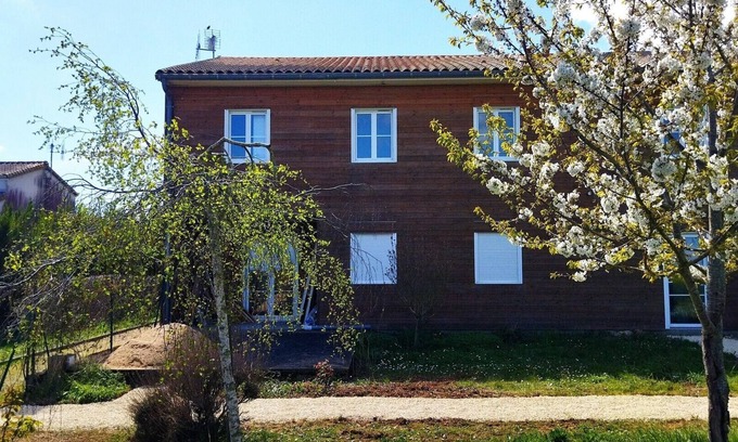 Chasseneuil-du-Poitou Apartment | 18moliere fr 5 pers. sheets, towels & cleaning included