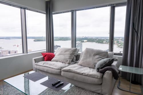 Kallio Apartment | 18th Floor Helsinki High Point 1 BDR Apartment with City View - Free Garage Parking