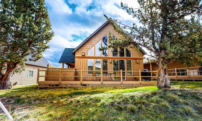 Redmond Ski Chalet | 18th Tee Chalet Getaway
