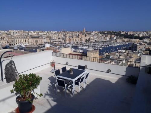 Senglea House | '19, Kenn L-Istorja' A remarkable 500 years old house of character