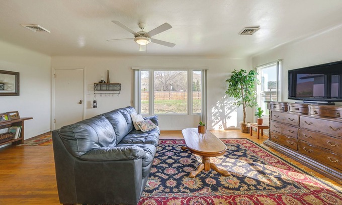 Woodlake House | 19 Mi to Sequoia Nat’l Park: Mtn-View Woodlake Gem