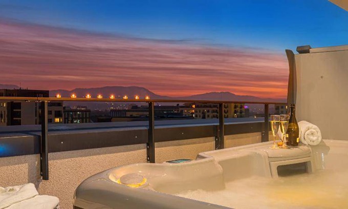 Tractorul Apartment | 190 m² Apartment ∙ 3 bedrooms ∙ 8 guests