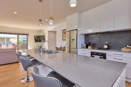 West Launceston House | 190 m² House ∙ 3 bedrooms ∙ 8 guests
